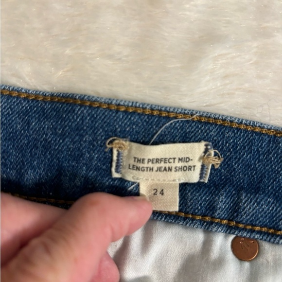 Madewell Denim Cutoff Shorts Mid Length - Size 24 - Picture 4 of 4